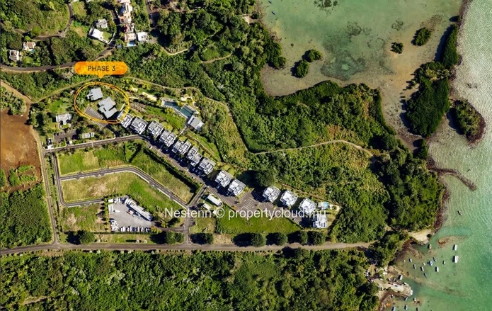 Upmarket 3-bed apartment with seaview. 