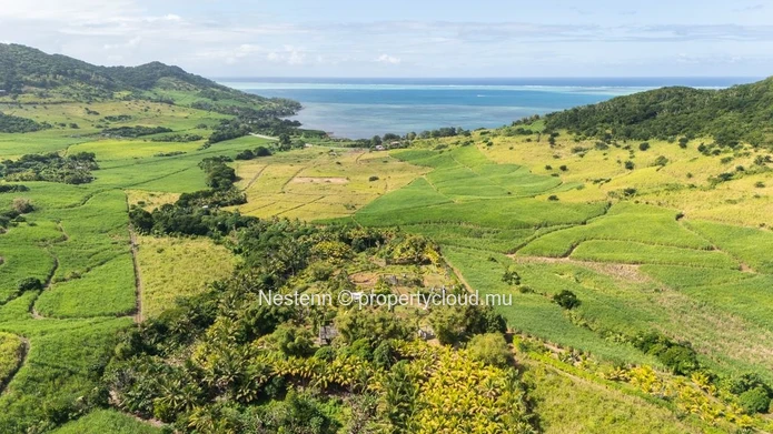 Domaine avec vue sur mer comprenant 17 chalets dans un cadre tropical luxuriant