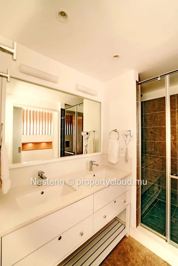 Superb 4-bedroom penthouse with sea views