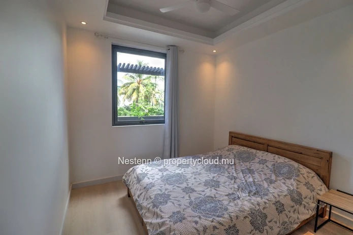 Magnificent beachfront apartment with sea views in a secure residence.