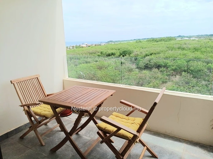 Spacious apartment in a secure and extremely quiet residence