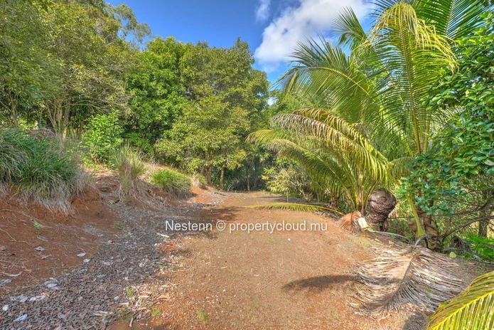 Spacieuse maison de 275 m² de 9 chambres avec vue sur la mer et la montagne.