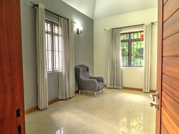 6 Bedroom House