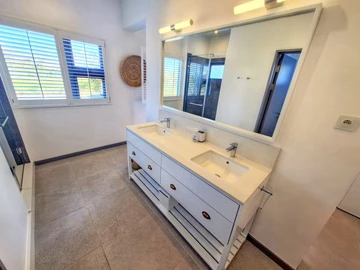 4 Bedroom Apartment