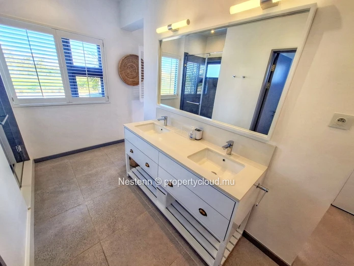 Fabulous 4-bedroom apartment in a secure residence