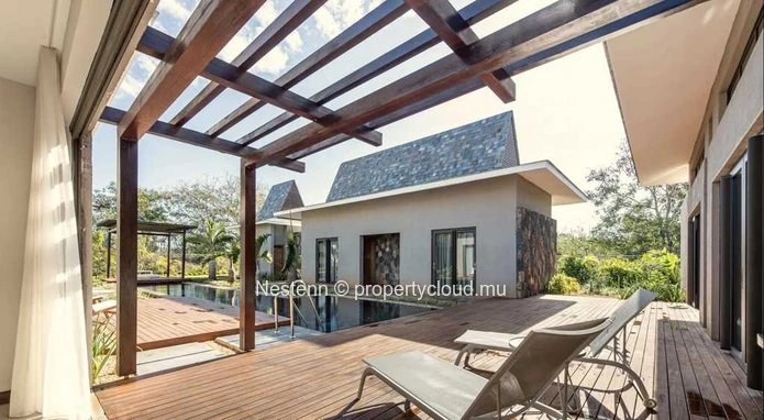 Luxurious 3 bedroom villa with private pool and also the possibility of customization.