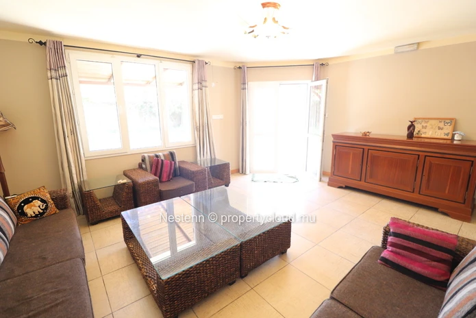 Maison familiale de 3 chambres avec piscine 