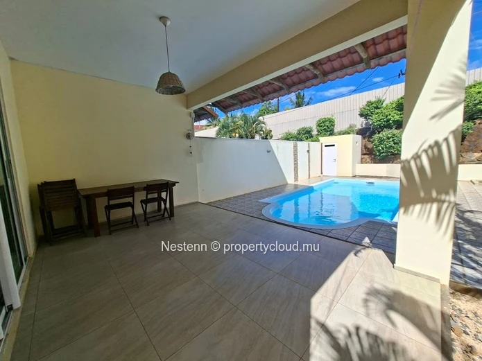3 bedroom duplex very close to the beach