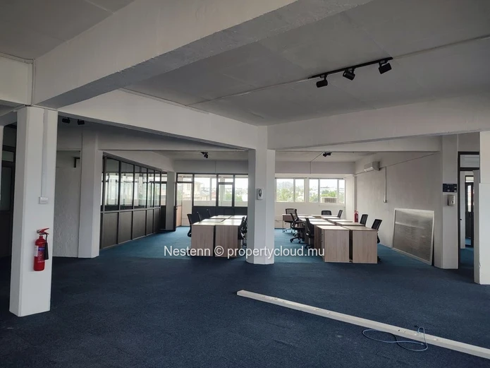 Furnished office on the 3rd floor with stunning views of the city center