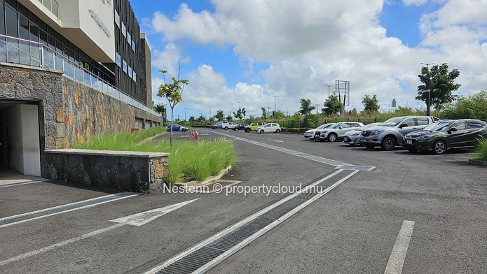 Convenient office space with green surroundings near the airport
