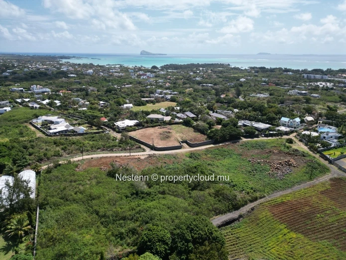 Residential land 2548m² near beach 