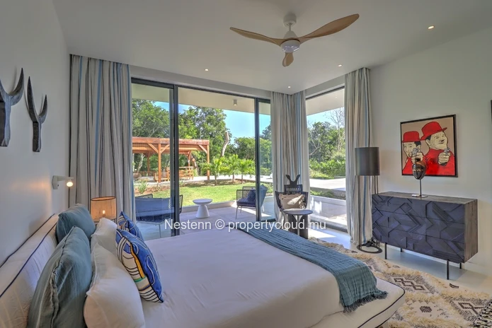 Exceptionnelle villa de 5 chambres en suite dans un cadre enchanteur de bord de rivière