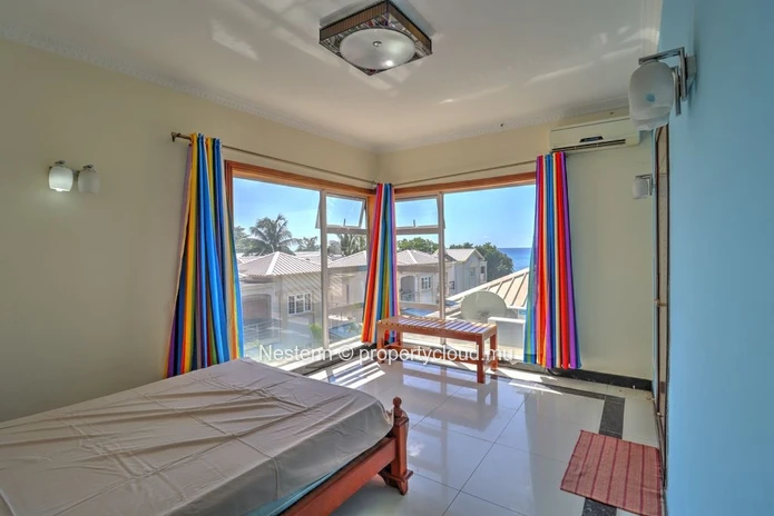 3-bedroom en suite apartment with sea view 