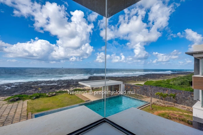 Appartement de 3 chambres dans une résidence en bord de mer. 