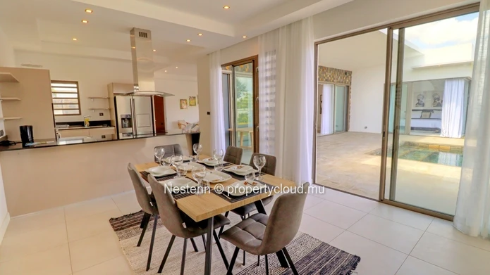 Villa contemporaine de 4 chambres en résidence sécurisée. 