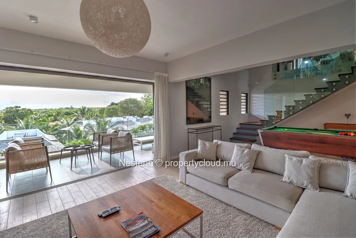 Penthouse de 4 chambres avec vue sur la mer dans une région recherchée. 
