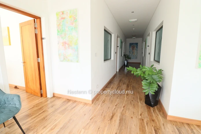 Modern commercial premises of 191.8 m²