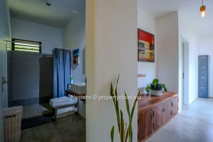 Maison contemporaine familiale avec mezzanine et spacieux jardin 