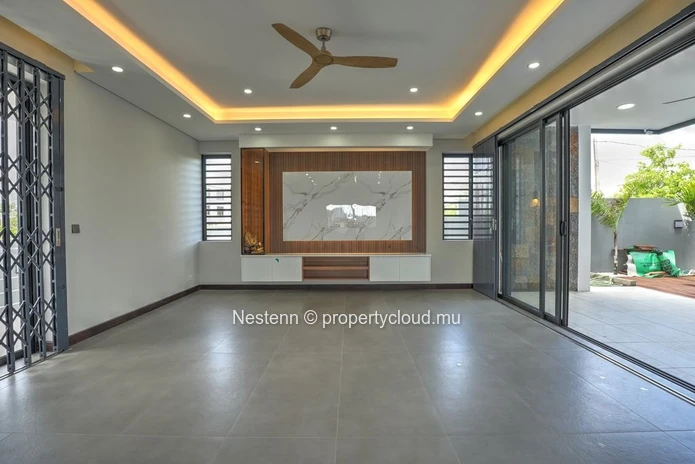 Villa haut de gamme de 4 chambres avec 324 m² sur un terrain de 409 m² 