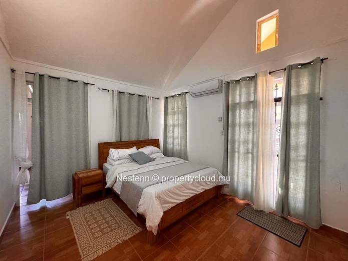 Contemporary duplex villa with 4 bedrooms in a quiet area.