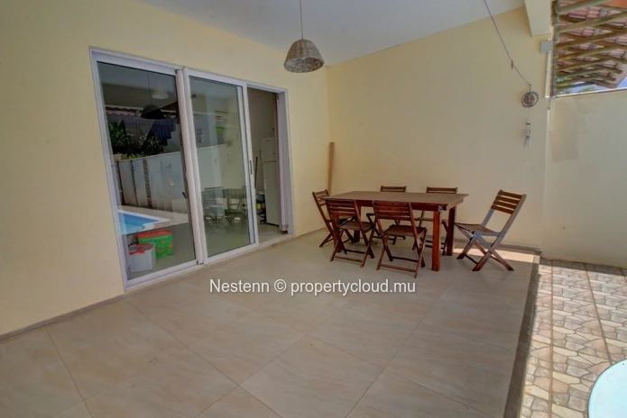3 bedroom duplex very close to the beach