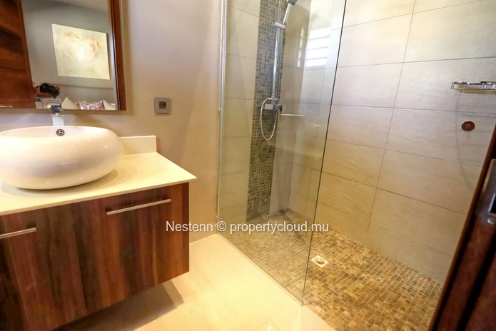 Luxueuse villa de 5 chambres avec piscine privée dans une résidence sécurisée. 