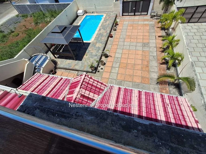 Apartment with shared pool and parking