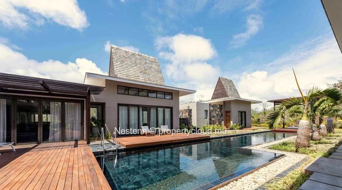 Luxurious 3 bedroom villa with private pool and also the possibility of customization.