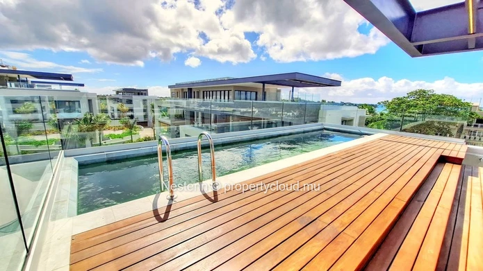 Fabulous 3-bedroom penthouse in a secure, upscale residence