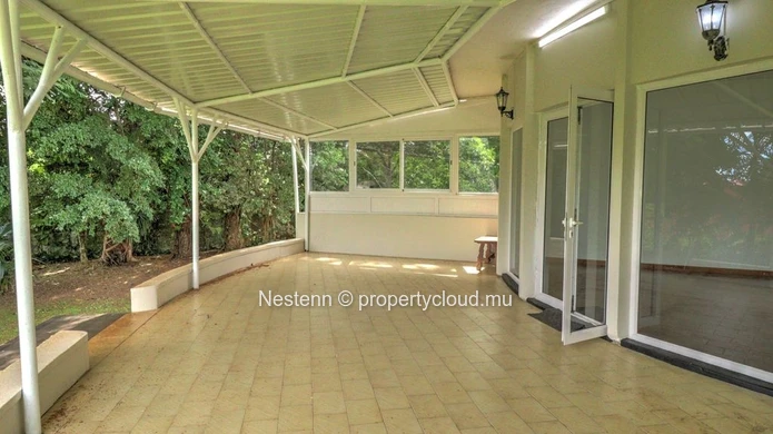 Large, multi-purpose property – Ideal for offices, a practice, or a mixed-use project