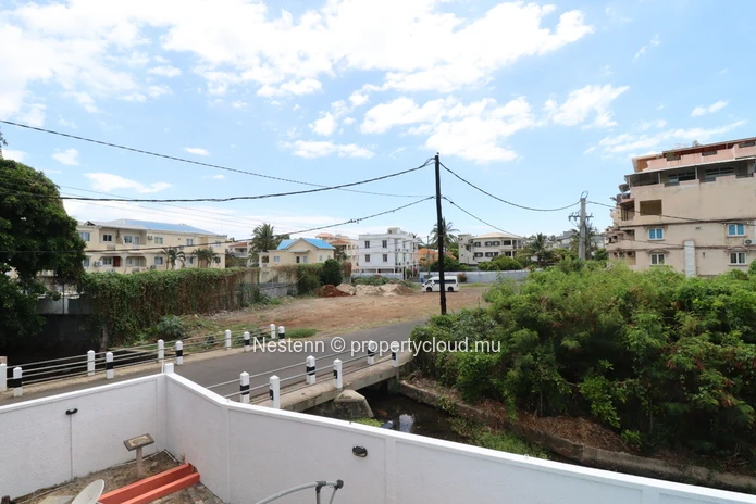 House to renovate near the beach with strong rental investment potential.