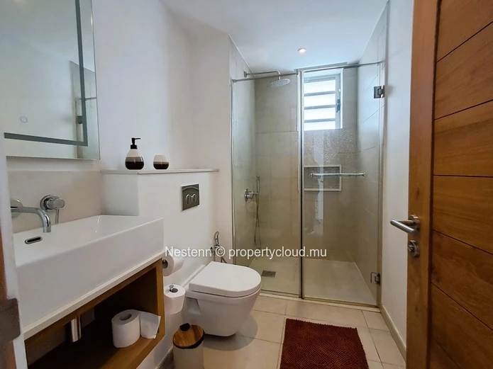 Appartement duplex moderne avec vue mer et accès plage