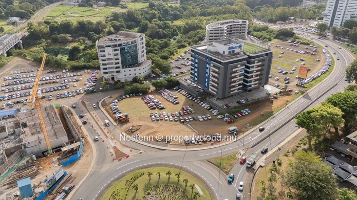 Terrain constructible très bien placé - Ebène - Parking - Immeuble potentiel