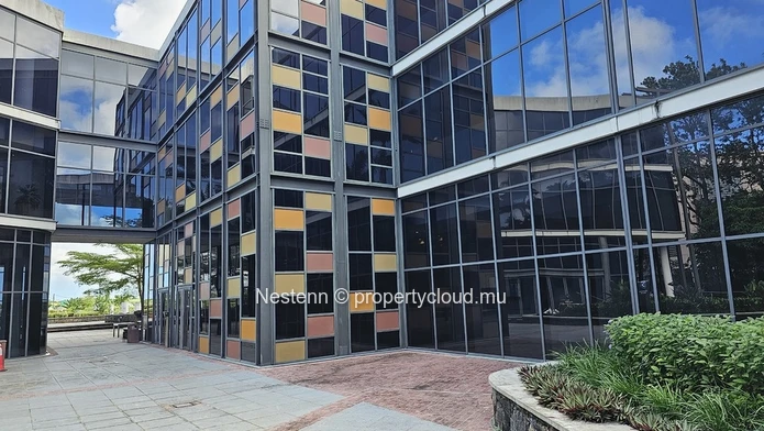 110 m² Office, strategically located near the airport and motorway