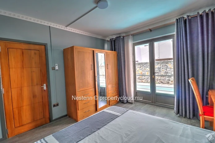 Modern 2-Bedroom Ensuite Apartment with Pool