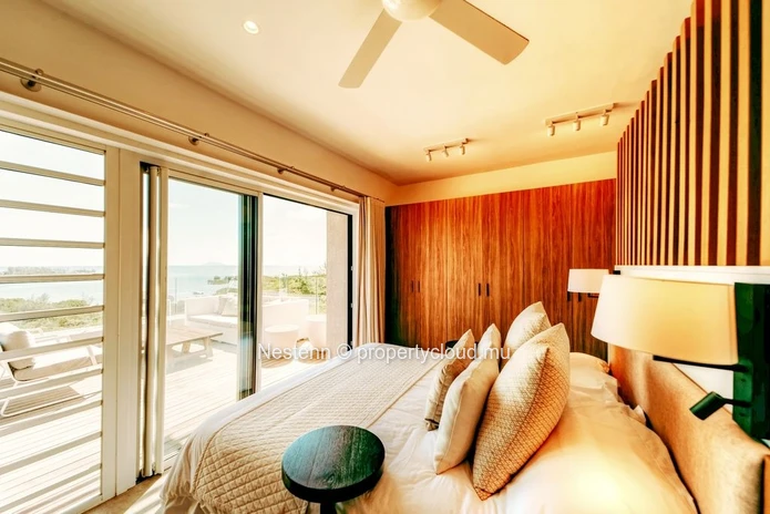 Superb 4-bedroom penthouse with sea views
