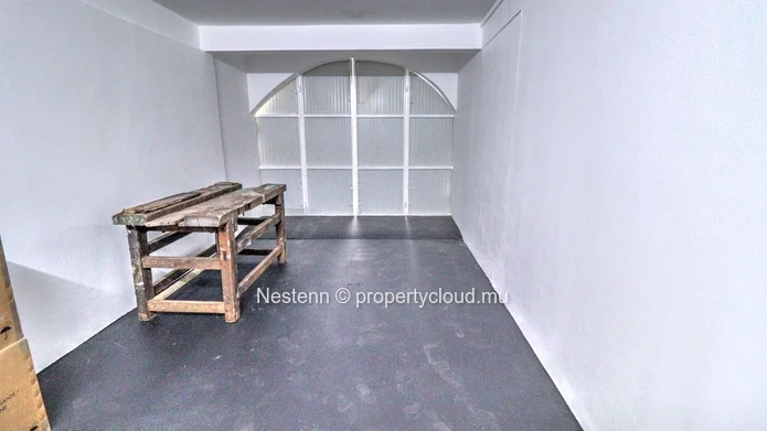 Large, multi-purpose property – Ideal for offices, a practice, or a mixed-use project