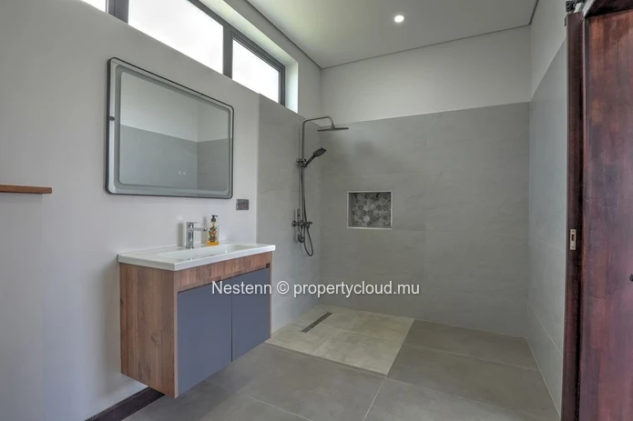 Villa haut de gamme de 4 chambres avec 324 m² sur un terrain de 409 m² 