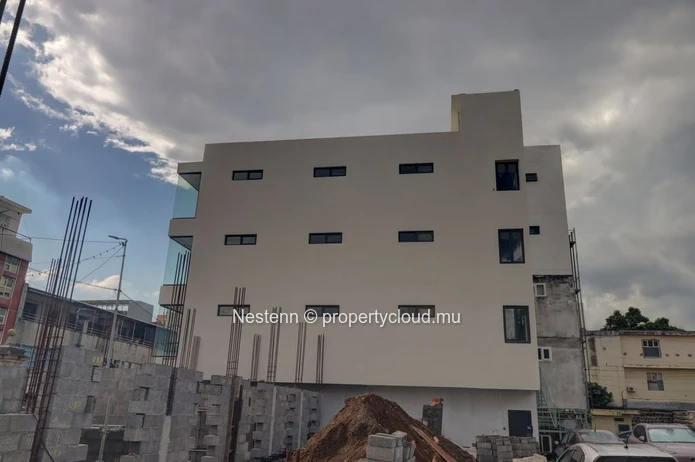 Modern commercial building – Strategic location, ready to operate