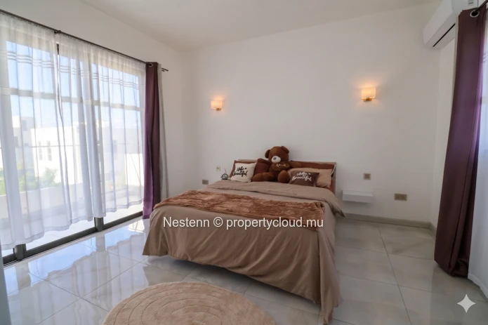 Modern Duplex Villa in Cap Malheureux with 5 bedrooms, private pool, American kitchen, and fully furnished, ideal for...