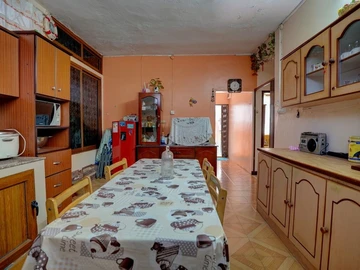6 Bedroom House