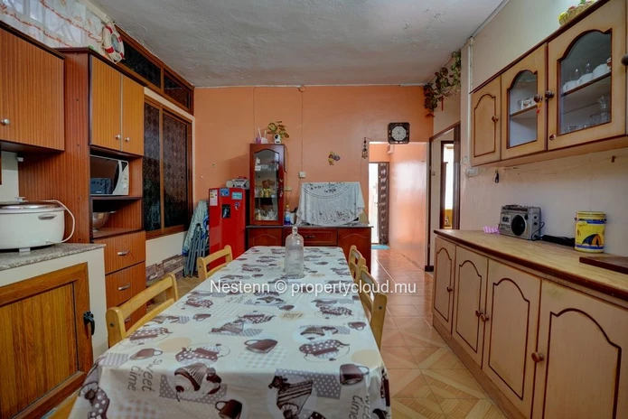 Maison de 200 m², construite sur un terrain de 241 m² 
