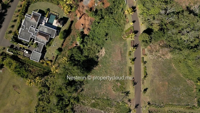Terrain de 1530m² avec vue mer au sein d'un domaine d'exception.
