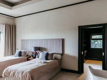 6 Bedroom House