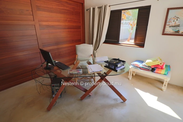 Domaine résidentiel avec 1 villa et 4 bungalows - Avec permis.