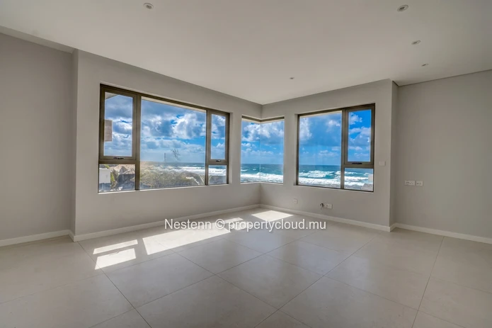 Appartement de 3 chambres dans une résidence en bord de mer. 