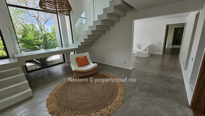 Modern 4-bedroom villa 