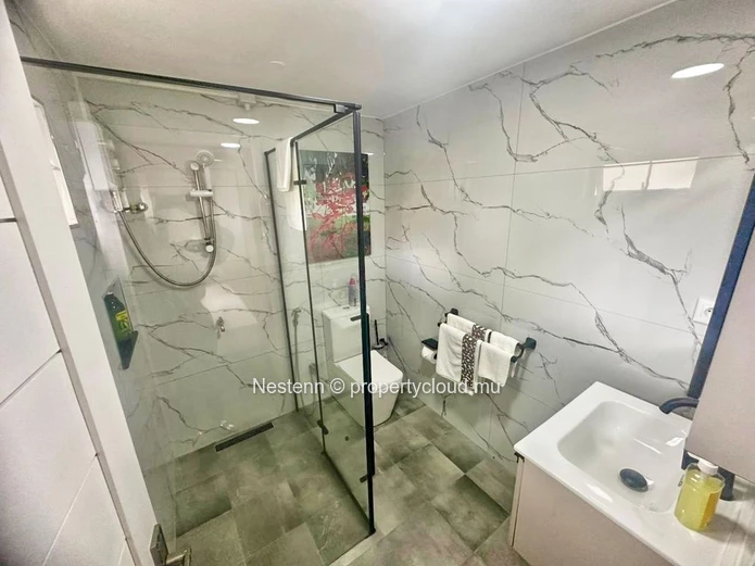 Studio moderne en bord de mer avec terrasse privée près de la plage 