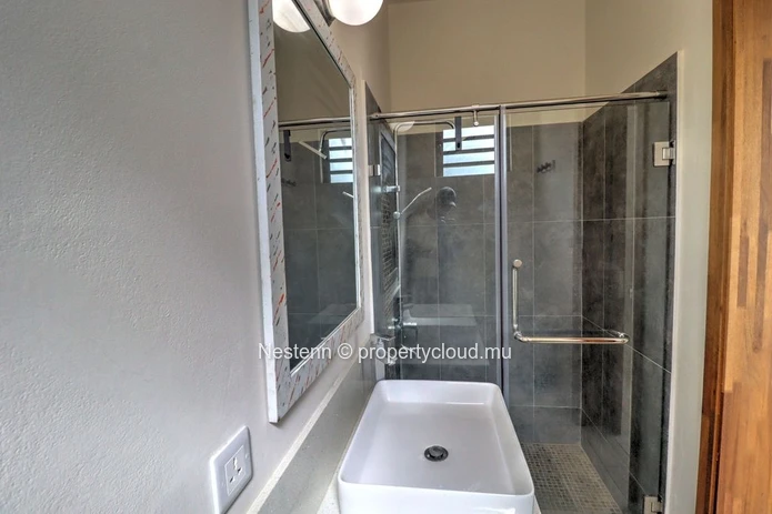 Comfortable 2-bedroom apartment with swimming pool, green spaces and immediate proximity to amenities