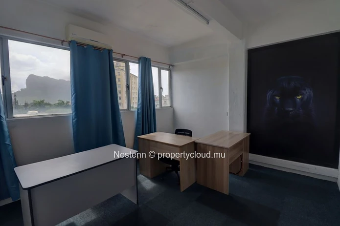 Furnished office on the 4th floor with stunning views of the city center